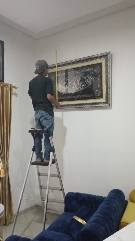 Perbaikan Hiasan Dinding